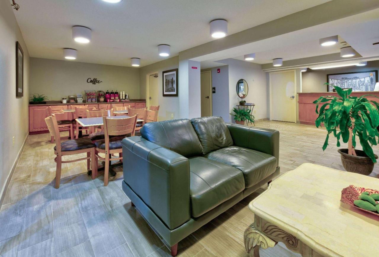 Super 8 By Wyndham Diberville Biloxi Area Εξωτερικό φωτογραφία