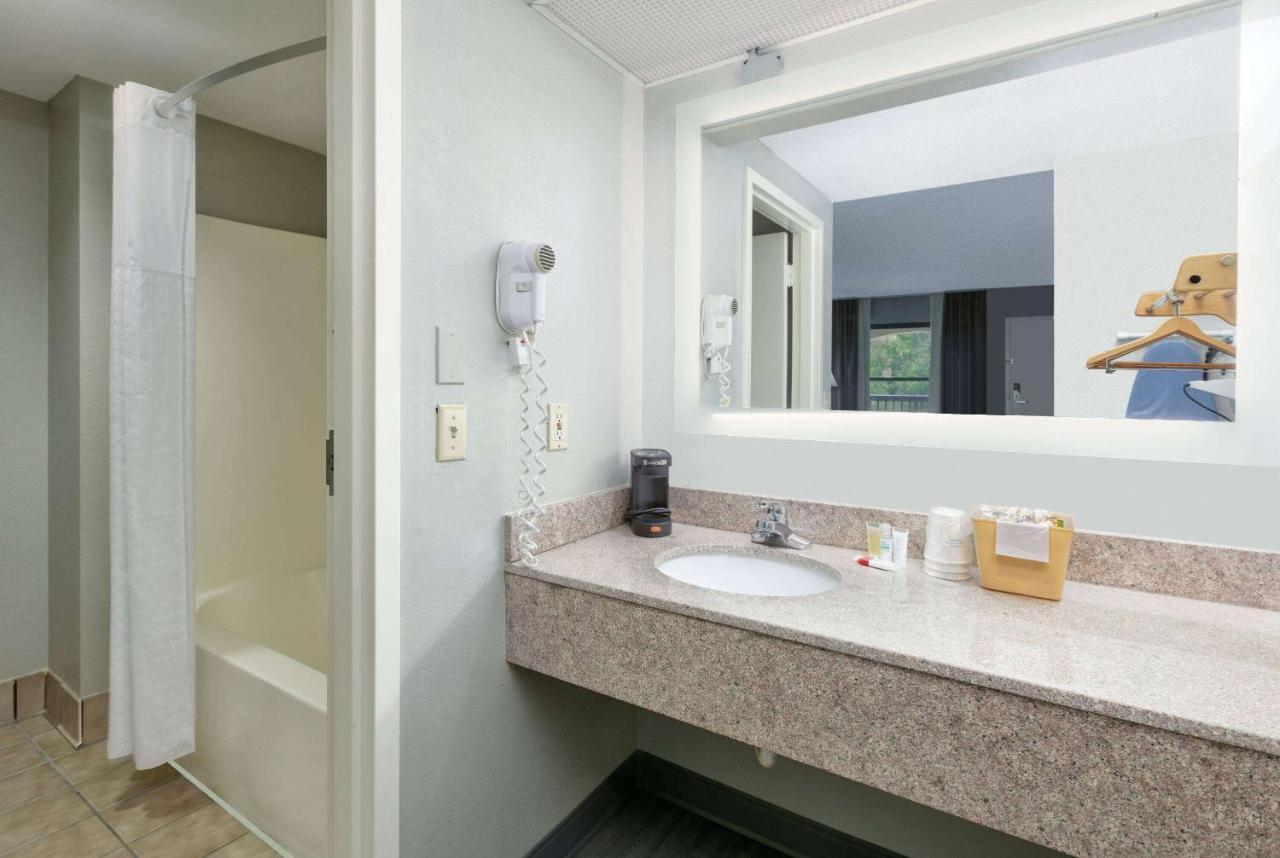 Super 8 By Wyndham Diberville Biloxi Area Εξωτερικό φωτογραφία